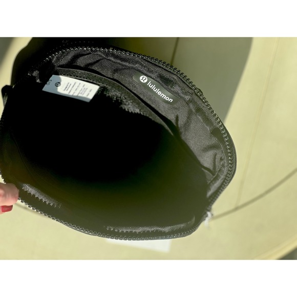 Lululemon Everywhere Belt Bag Black Nylon Adjustable Strap Zipper Closure 1L